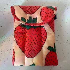 BAGGU Strawberry Puffy Tablet Sleeve